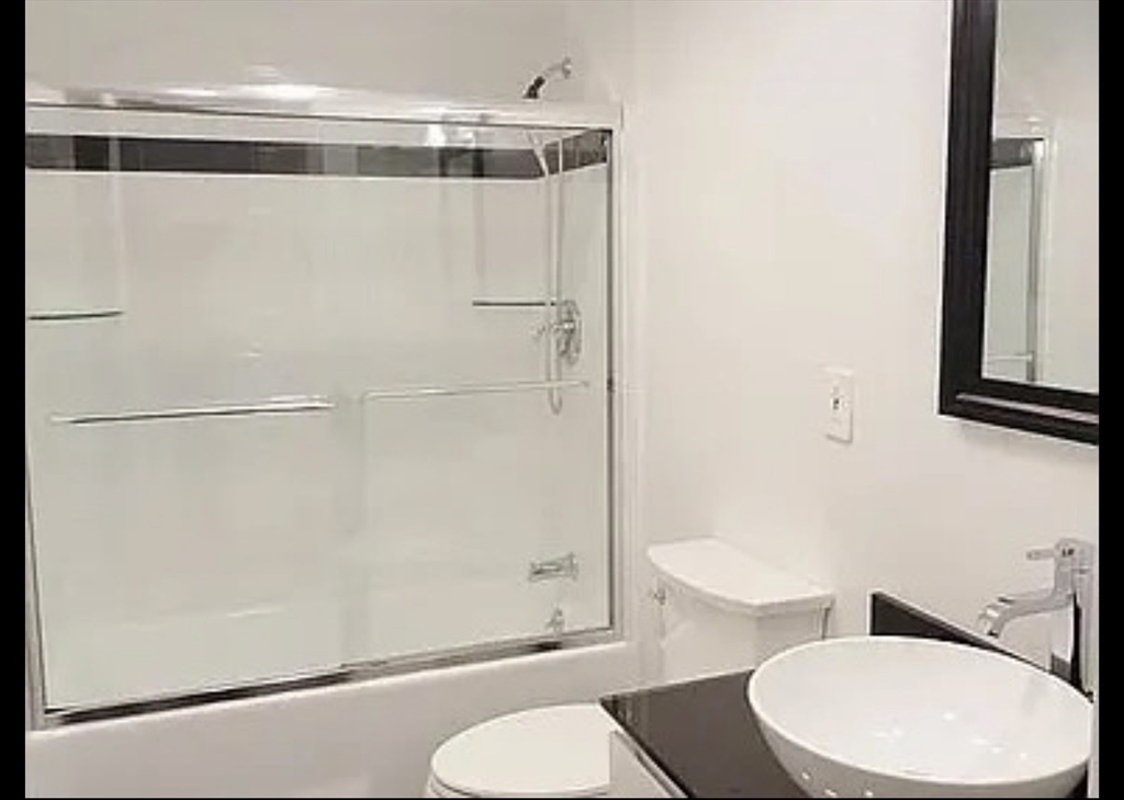 Watertown, Massachusetts 02472, United States, 2 Bedrooms Bedrooms, ,2 BathroomsBathrooms,Residential,Contingent,124530