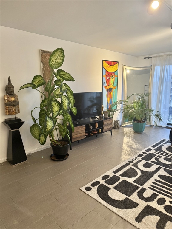 Watertown, Massachusetts 02472, United States, 2 Bedrooms Bedrooms, ,2 BathroomsBathrooms,Residential,Contingent,124530