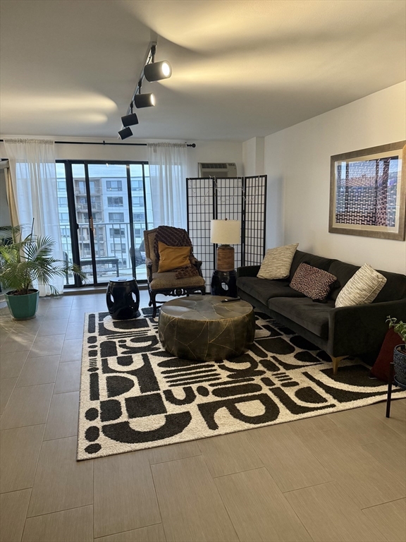 Watertown, Massachusetts 02472, United States, 2 Bedrooms Bedrooms, ,2 BathroomsBathrooms,Residential,Contingent,124530