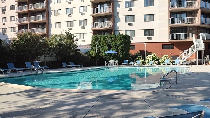 Watertown, Massachusetts 02472, United States, 2 Bedrooms Bedrooms, ,2 BathroomsBathrooms,Residential,Contingent,124530