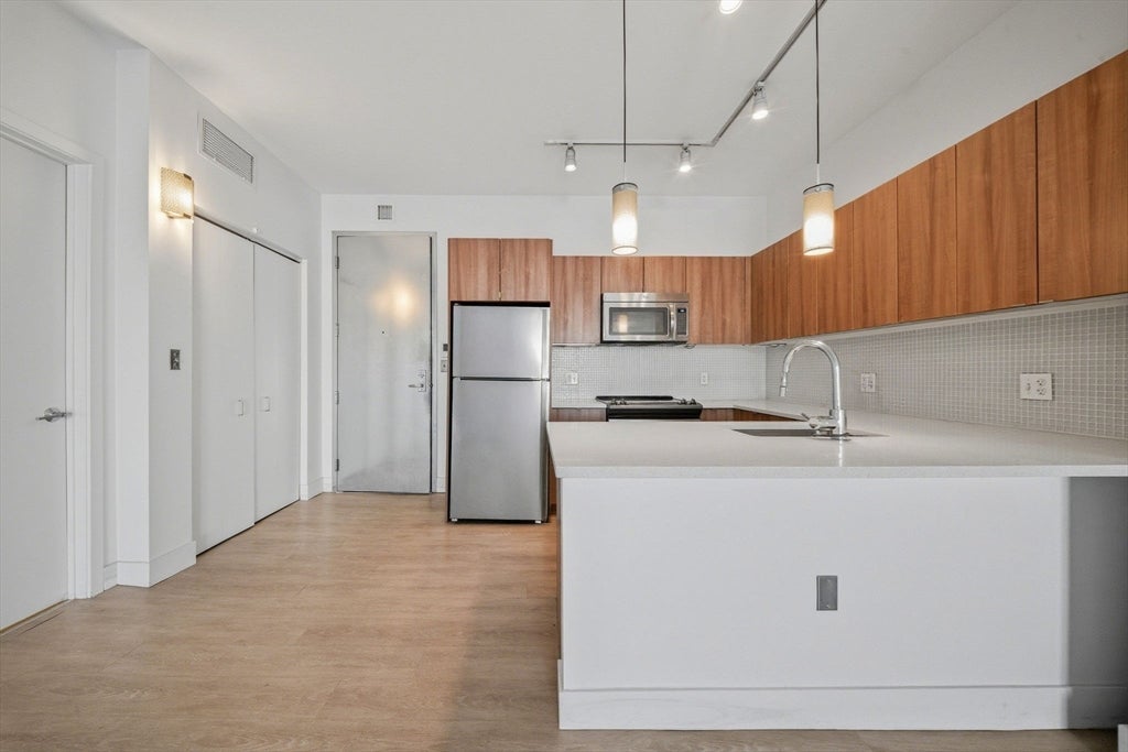 9 Medford St 410, Somerville MA 02143