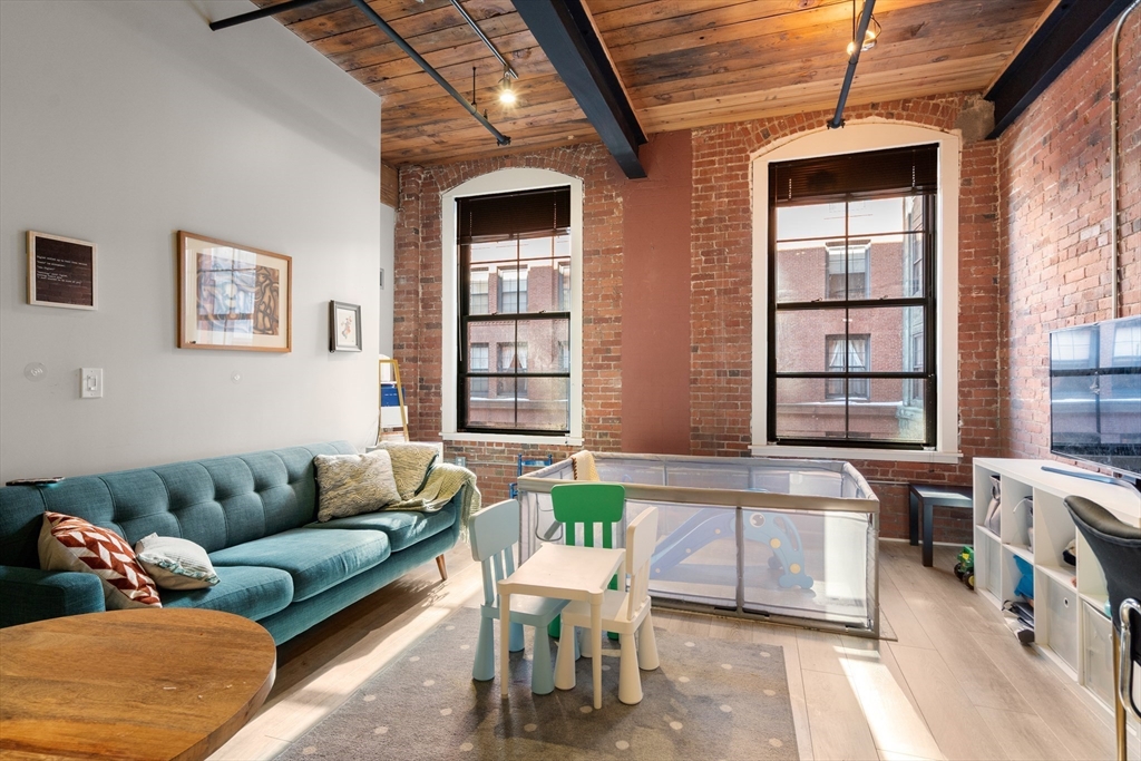 1241-1255 Adams St B302