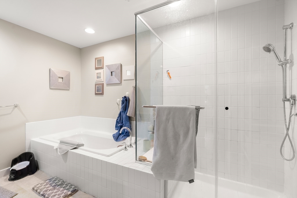 1241-1255 Adams St B302