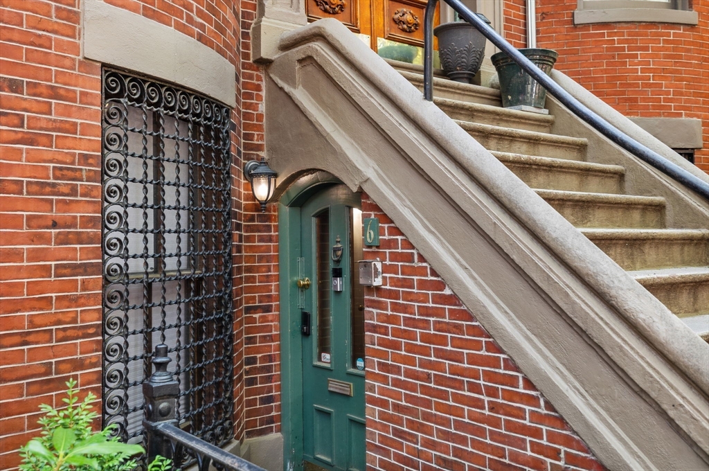6 Wellington St 1