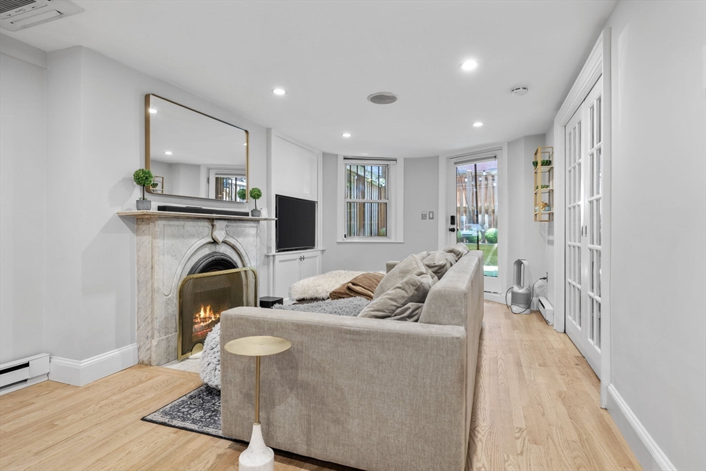 6 Wellington St 1