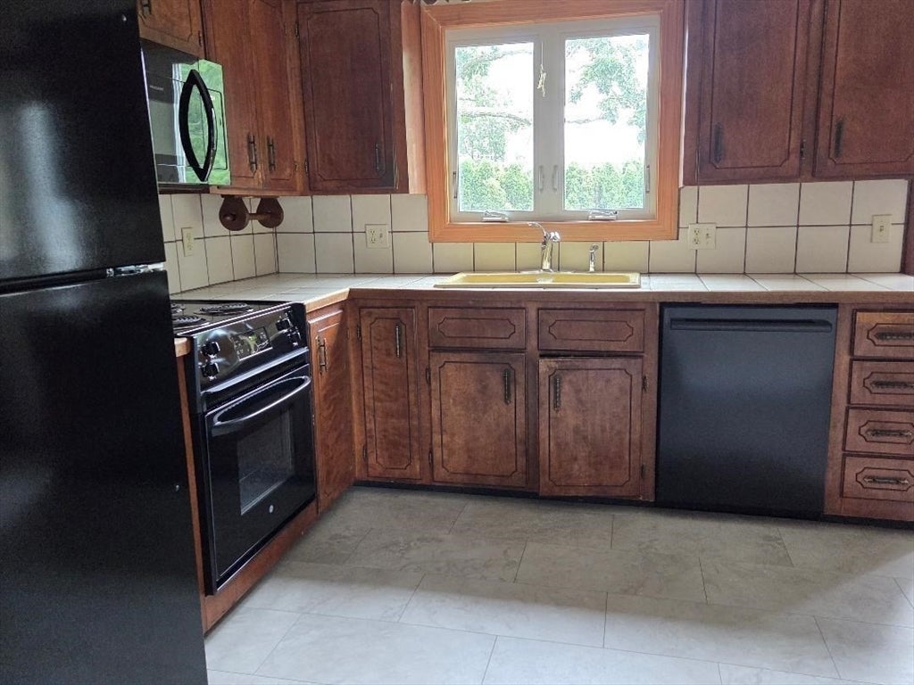 64 Woolley Ave, Somerset, MA, 64 Woolley Ave, Somerset, MA Photo #5