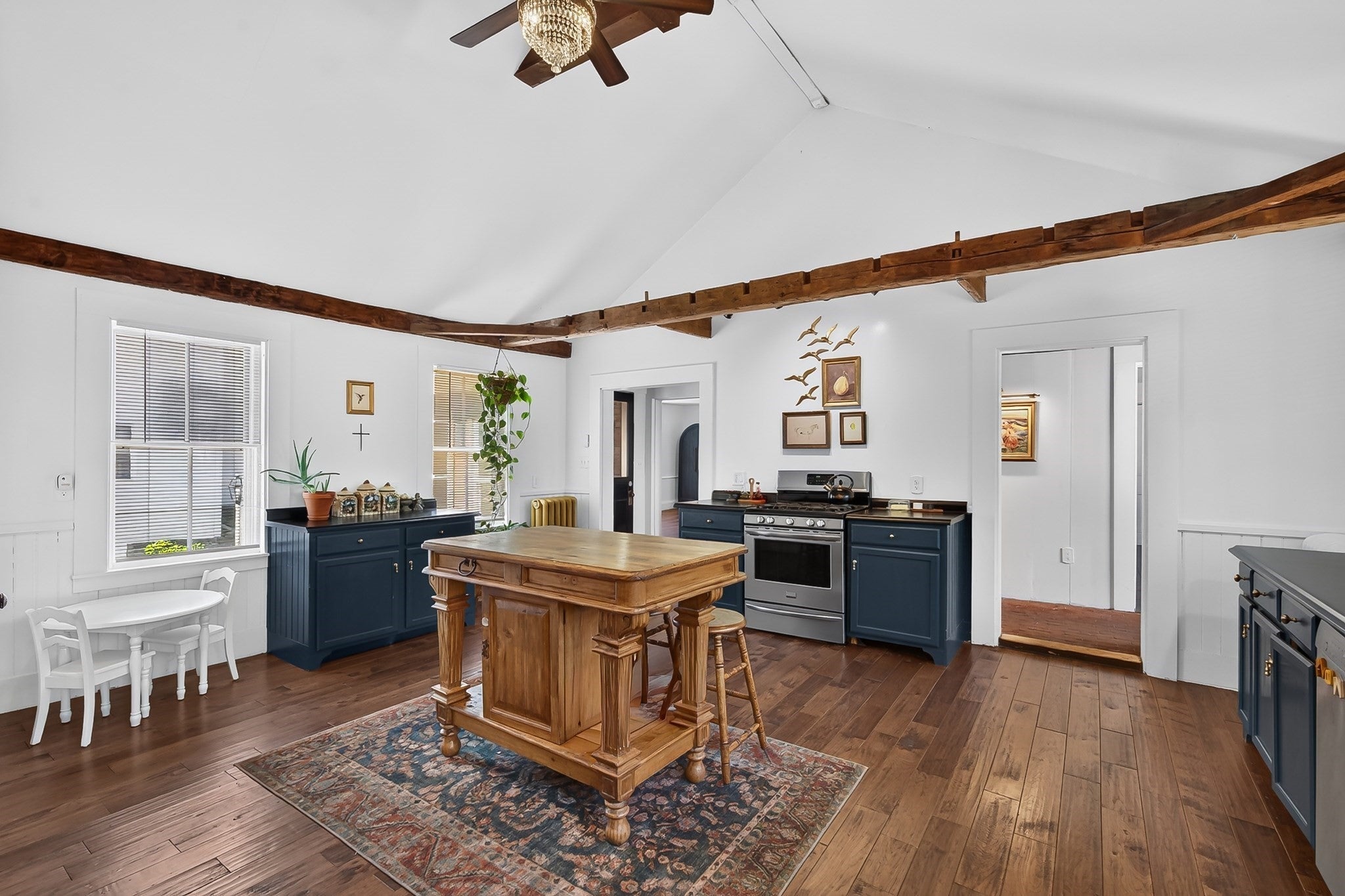 105 South St, Barre MA 01005