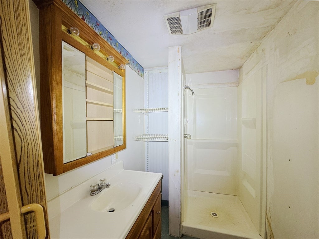 58 Emerald St, Winchendon, MA Photo #7