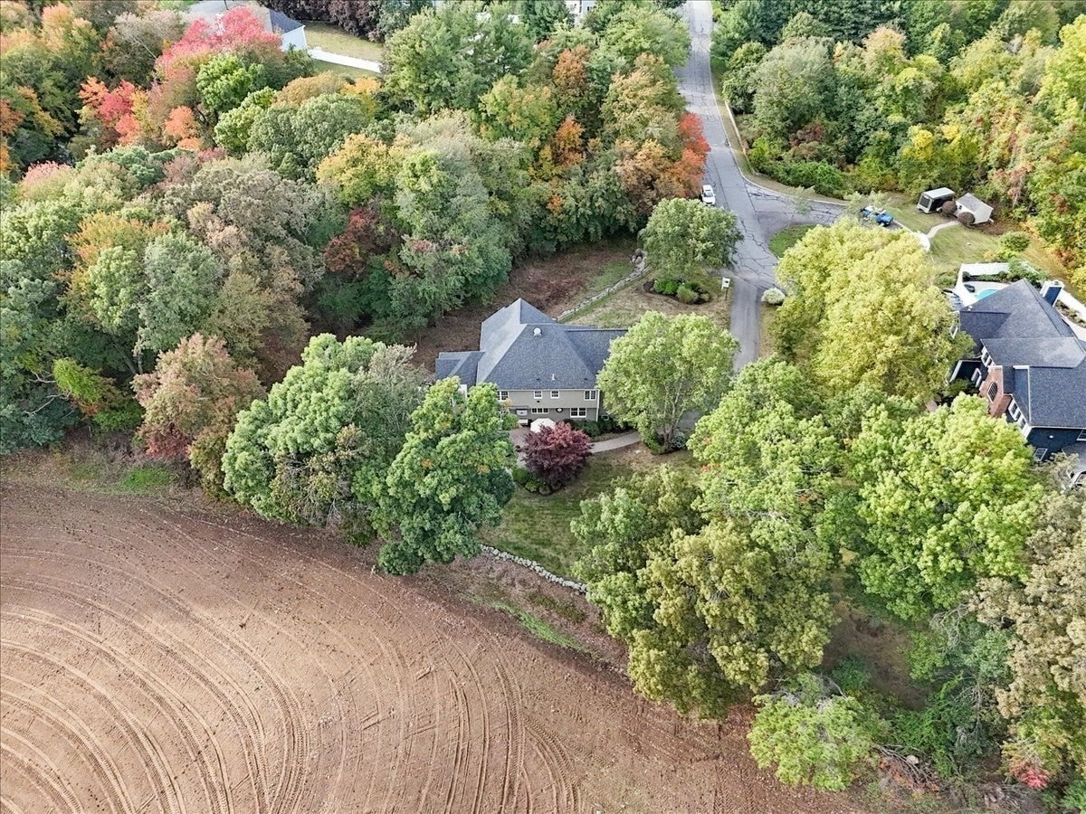 5 Blais Farm Rd
