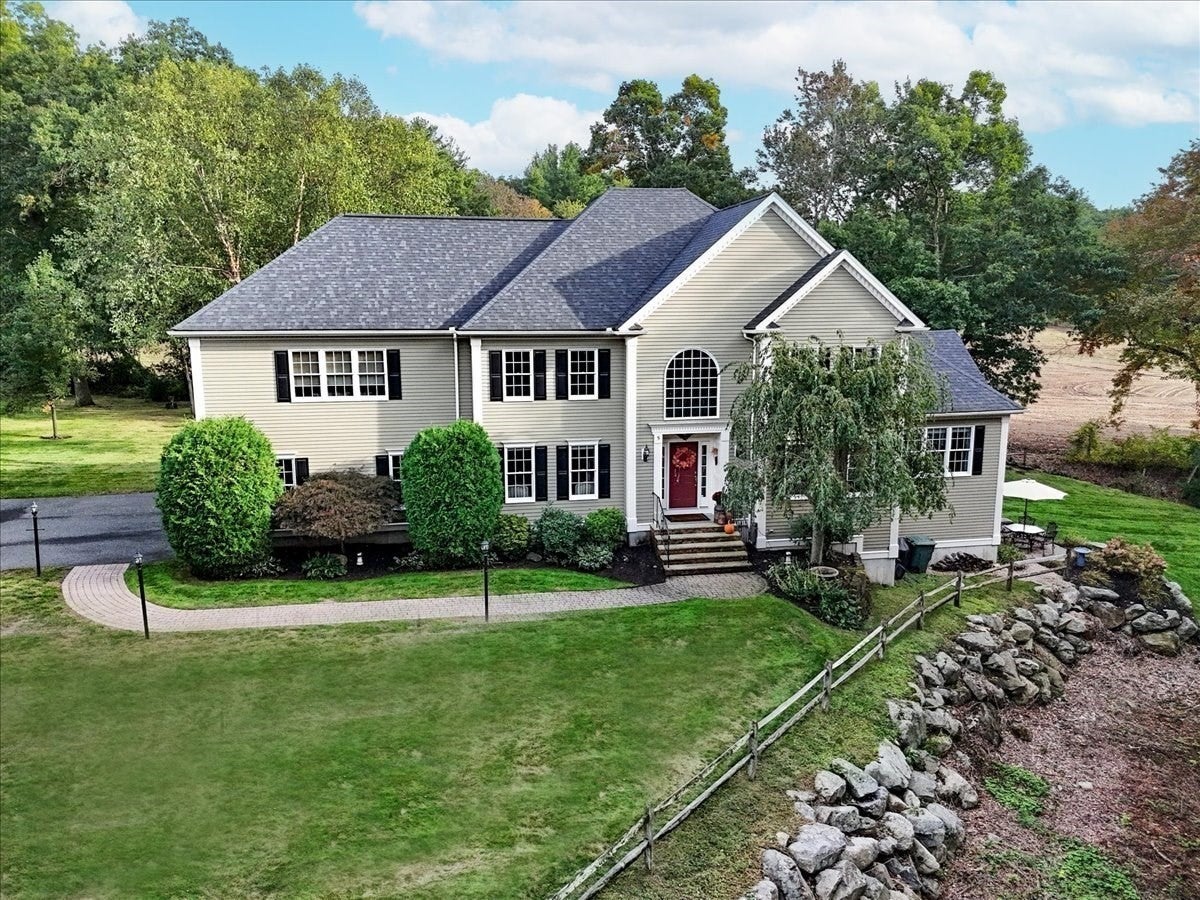 5 Blais Farm Rd
