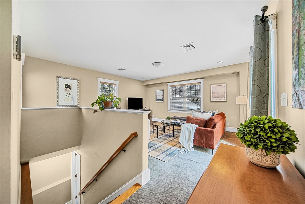 Needham, Massachusetts 02492, United States, 4 Bedrooms Bedrooms, ,3 BathroomsBathrooms,Residential,Pending,114786