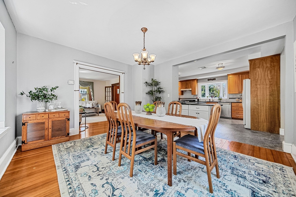 Needham, Massachusetts 02492, United States, 4 Bedrooms Bedrooms, ,3 BathroomsBathrooms,Residential,Pending,114786