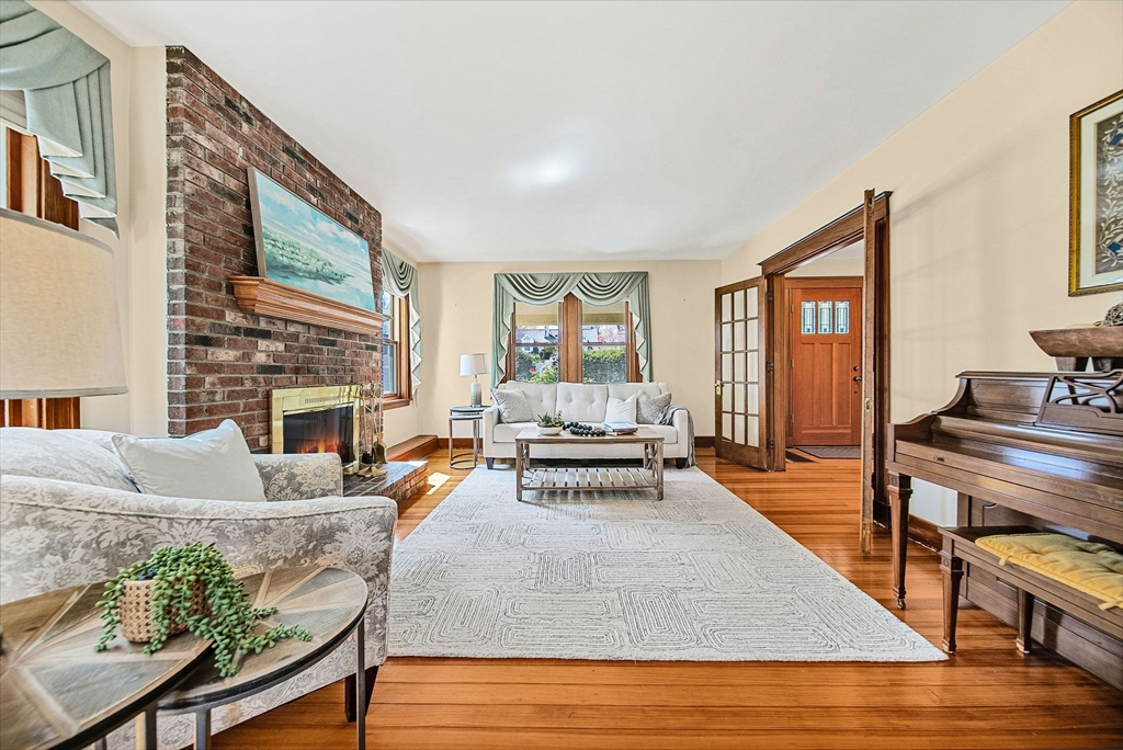 Needham, Massachusetts 02492, United States, 4 Bedrooms Bedrooms, ,3 BathroomsBathrooms,Residential,Pending,114786