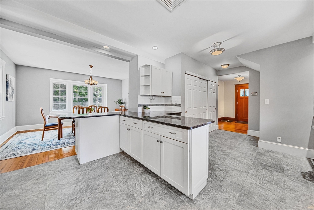 Needham, Massachusetts 02492, United States, 4 Bedrooms Bedrooms, ,3 BathroomsBathrooms,Residential,Pending,114786