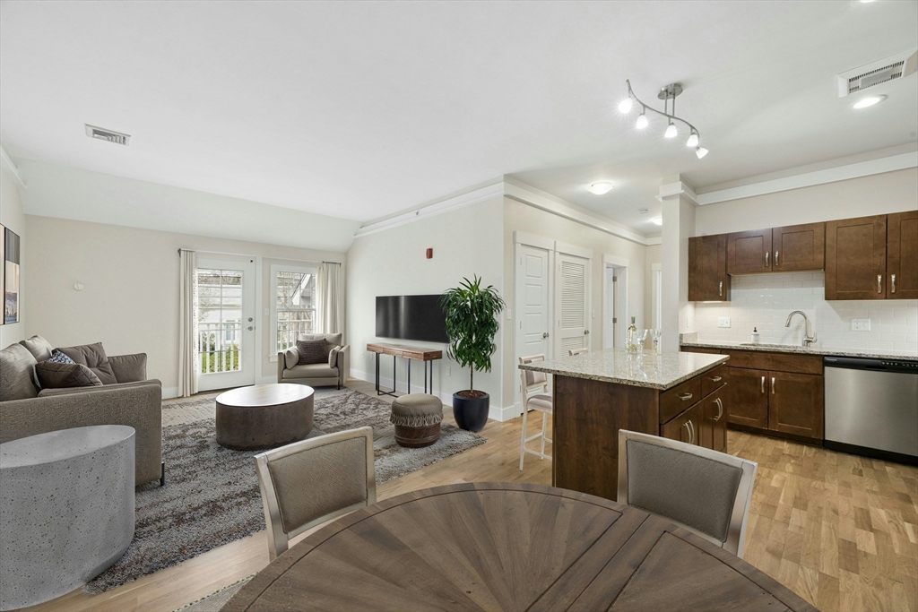 54 Loomis Street 1203