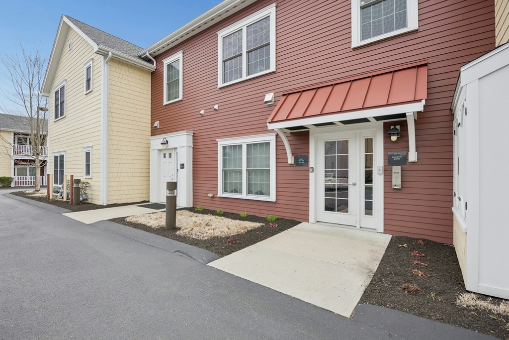 54 Loomis Street 1203