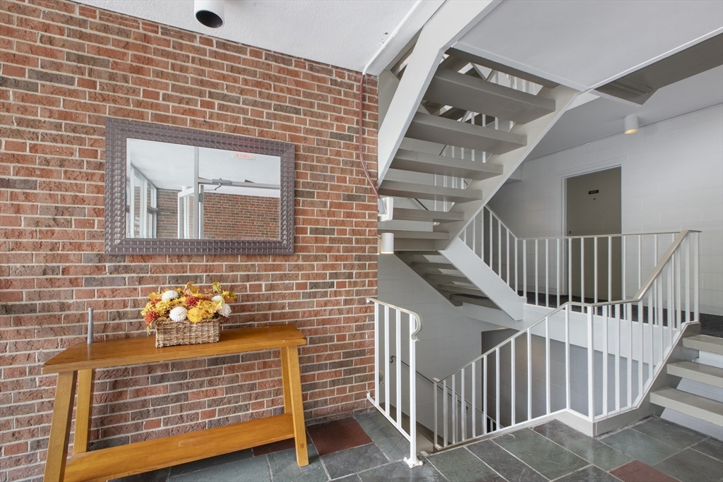 231 Coolidge Ave 409