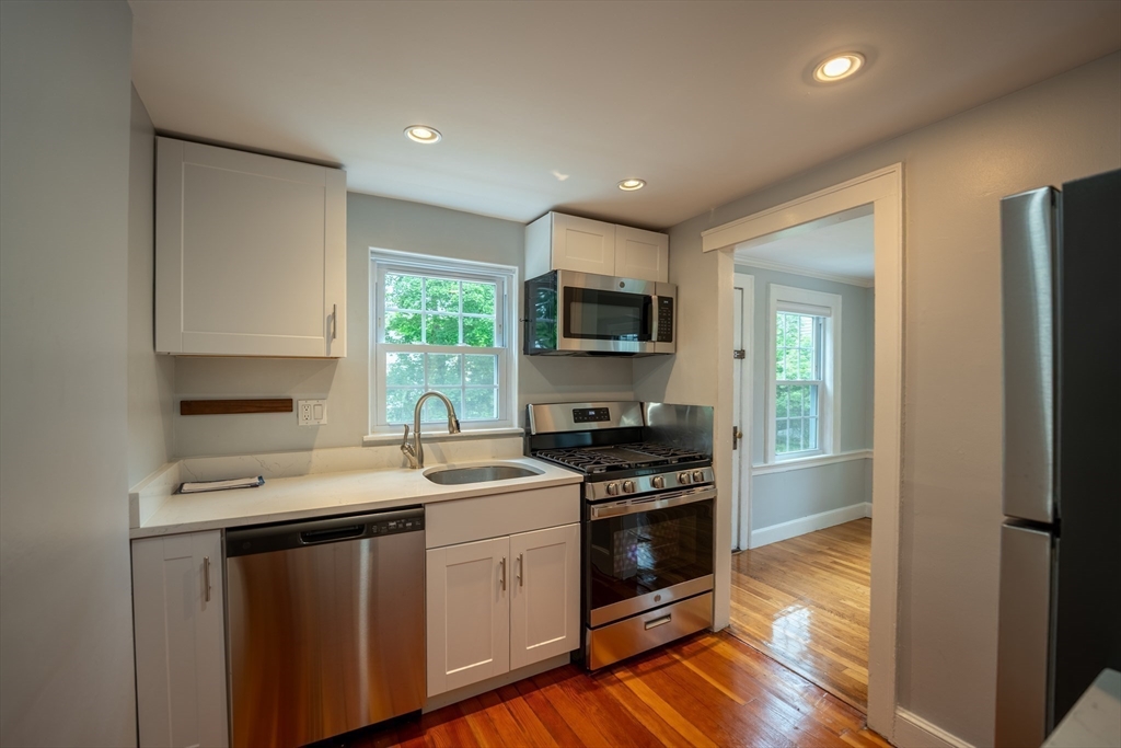 Click for 991 Massachusetts Ave #991, Lexington, MA slideshow