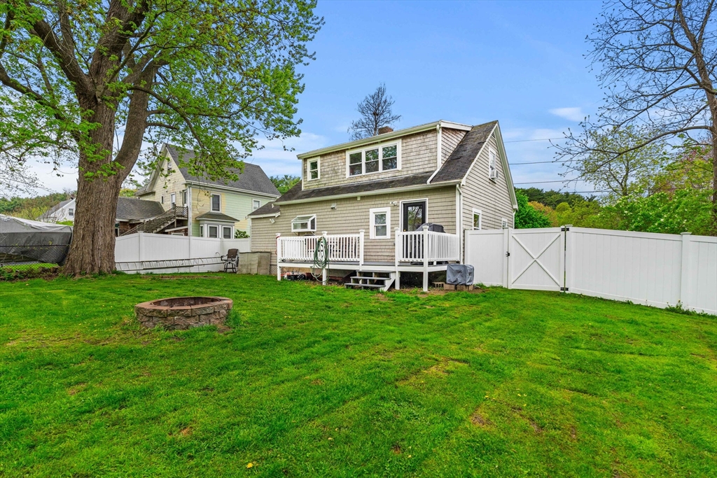 18 Forest Ave