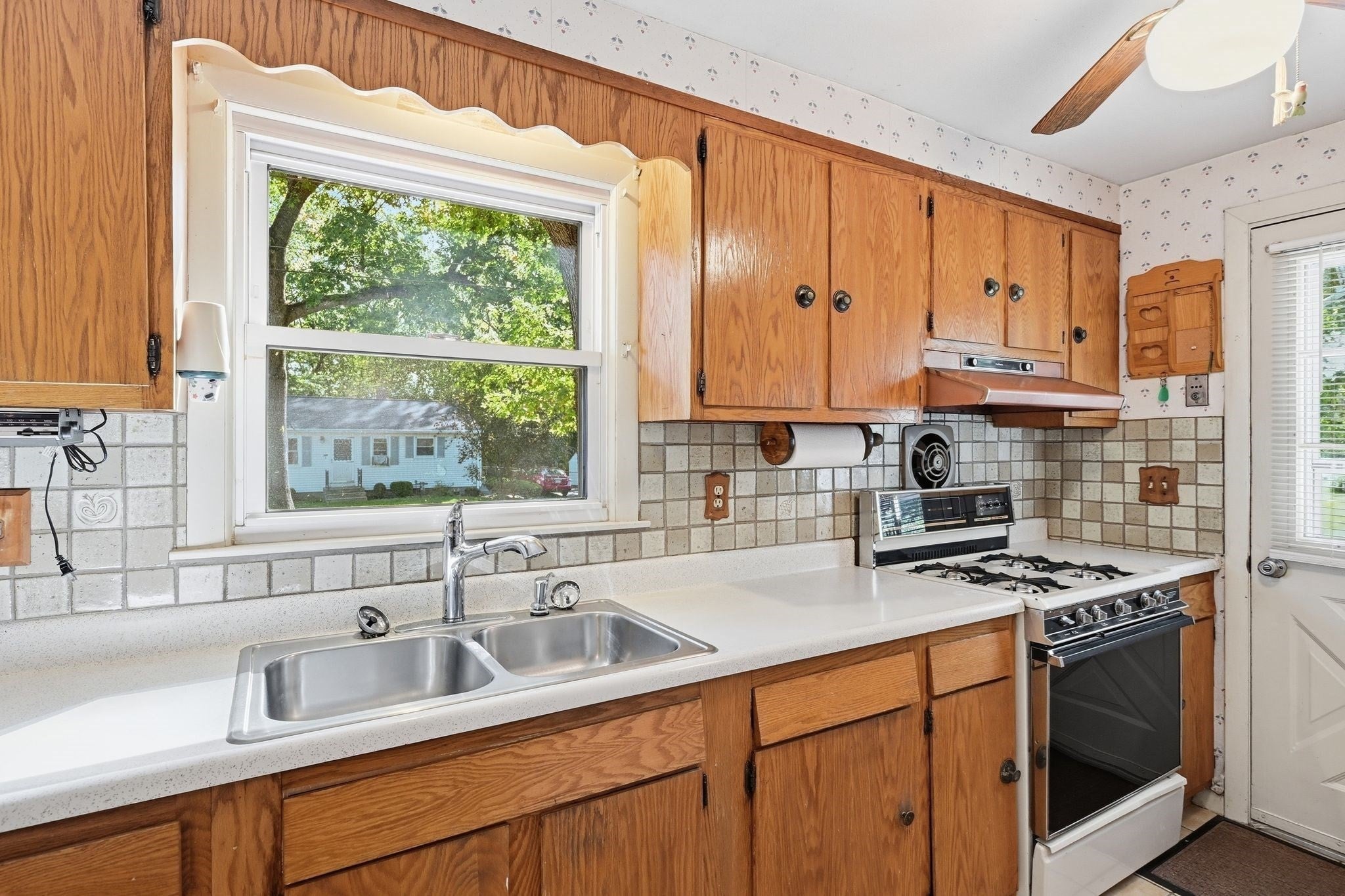 172 Barna St, Ludlow, MA, 172 Barna St, Ludlow, MA Photo #11