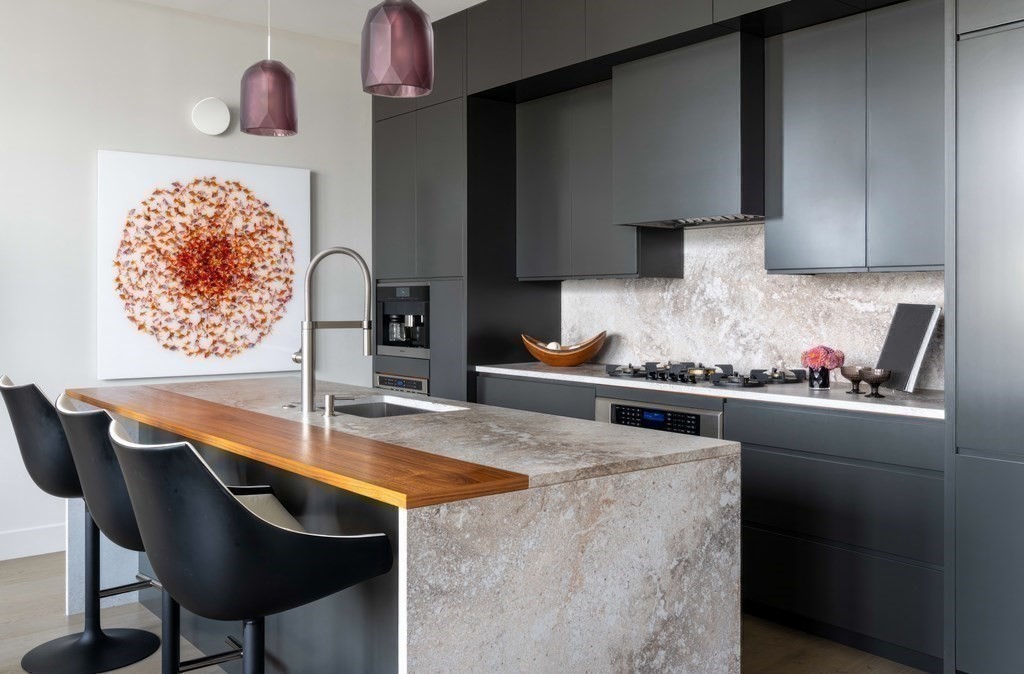 40 Traveler St PH 810
