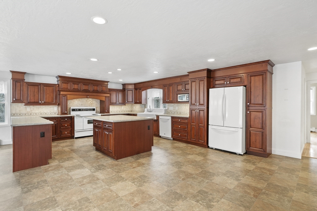 184 Burlingame Rd