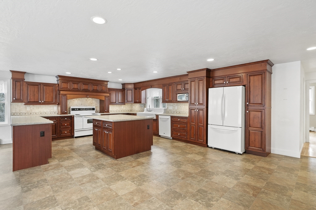 184 Burlingame Rd