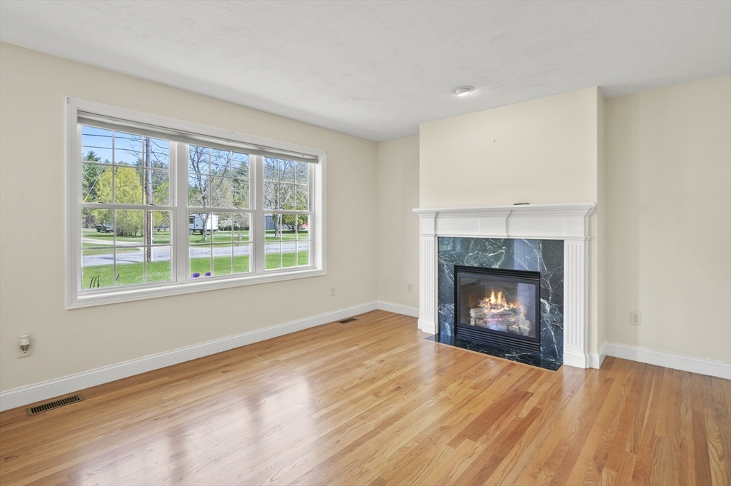 9 Railroad Avenue