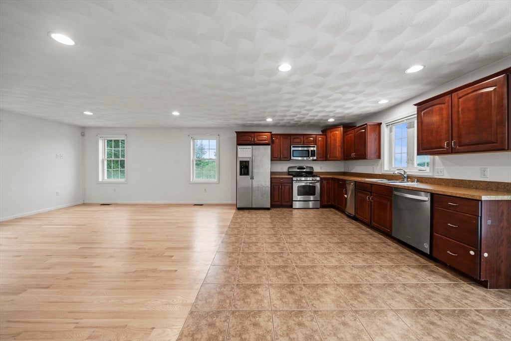 6 Fairlawn Ave, Burlington, MA, 6 Fairlawn Ave, Burlington, MA Photo #17