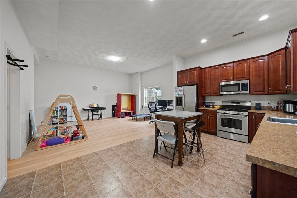 6 Fairlawn Ave, Burlington, MA, 6 Fairlawn Ave, Burlington, MA Photo #9