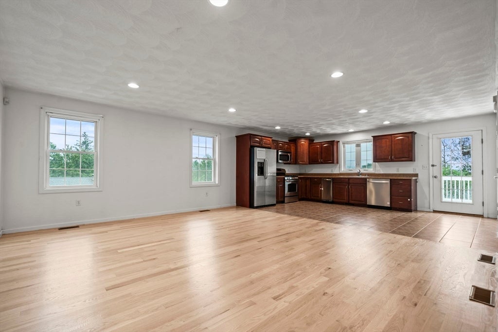 6 Fairlawn Ave, Burlington, MA, 6 Fairlawn Ave, Burlington, MA Photo #2
