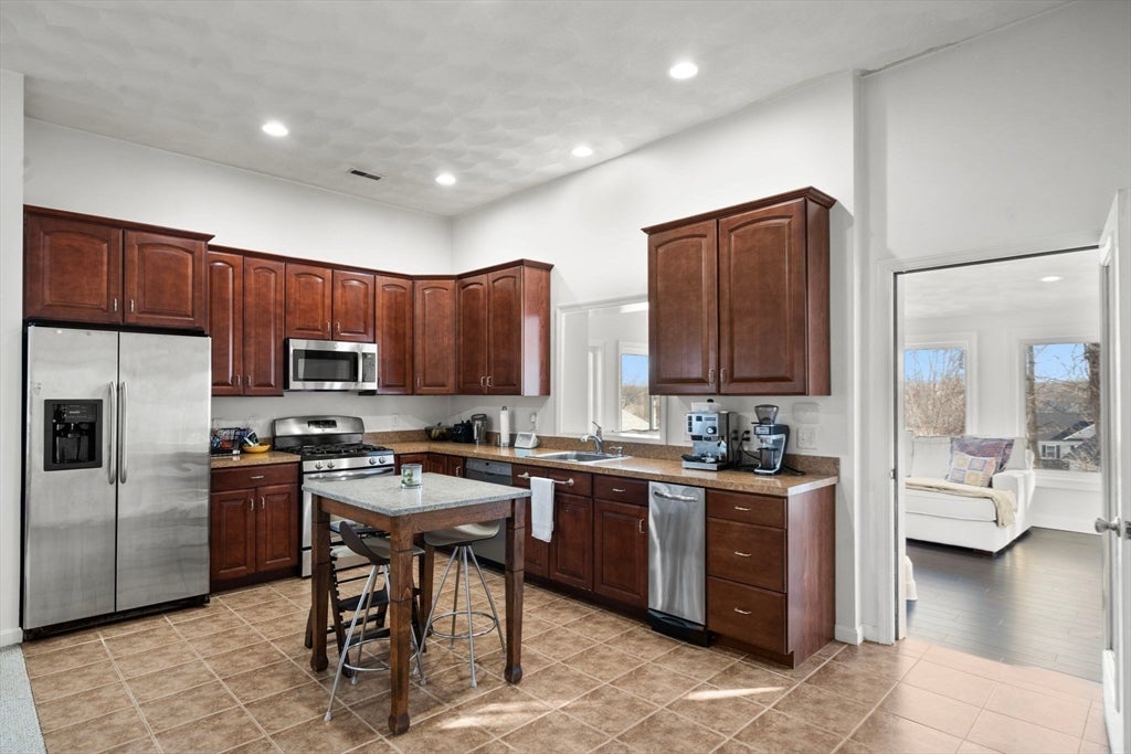 6 Fairlawn Ave, Burlington, MA, 6 Fairlawn Ave, Burlington, MA Photo #7