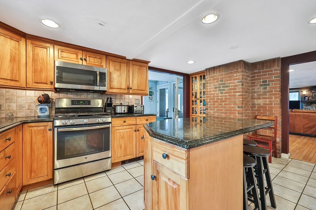 Wrentham, Massachusetts 02093, United States, 4 Bedrooms Bedrooms, ,3 BathroomsBathrooms,Residential,Active,134905