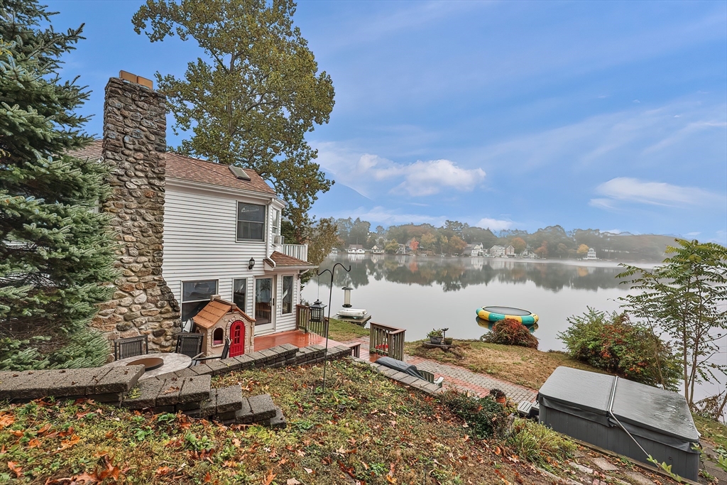 Wrentham, Massachusetts 02093, United States, 4 Bedrooms Bedrooms, ,3 BathroomsBathrooms,Residential,Active,134905