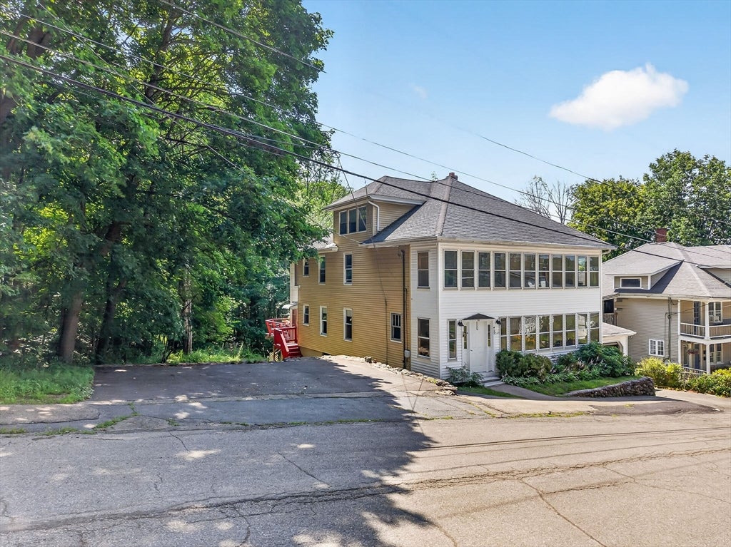 Photo of 52 Bancroft St, Gardner, MA