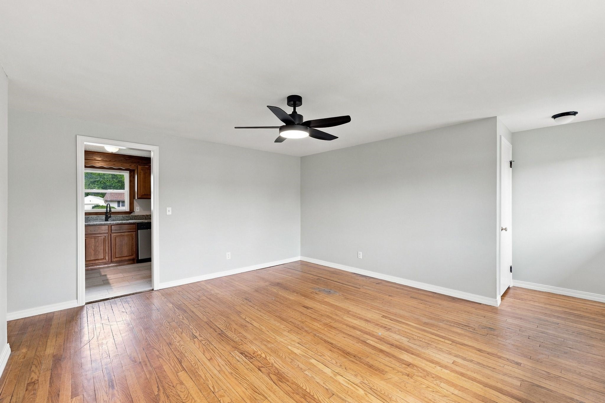 76 Daley St, Chicopee, MA, 76 Daley St, Chicopee, MA Photo #6