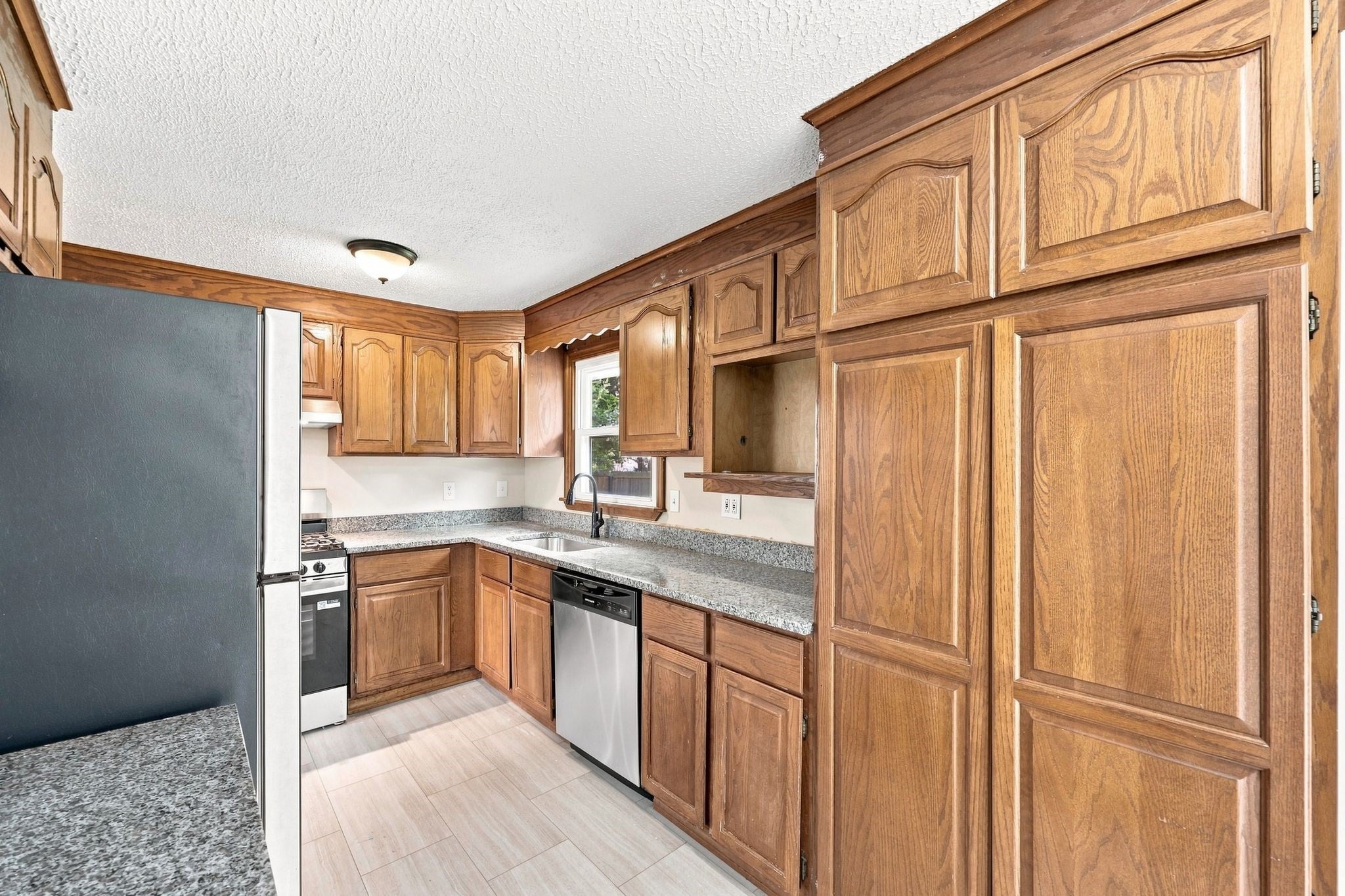 76 Daley St, Chicopee, MA, 76 Daley St, Chicopee, MA Photo #15