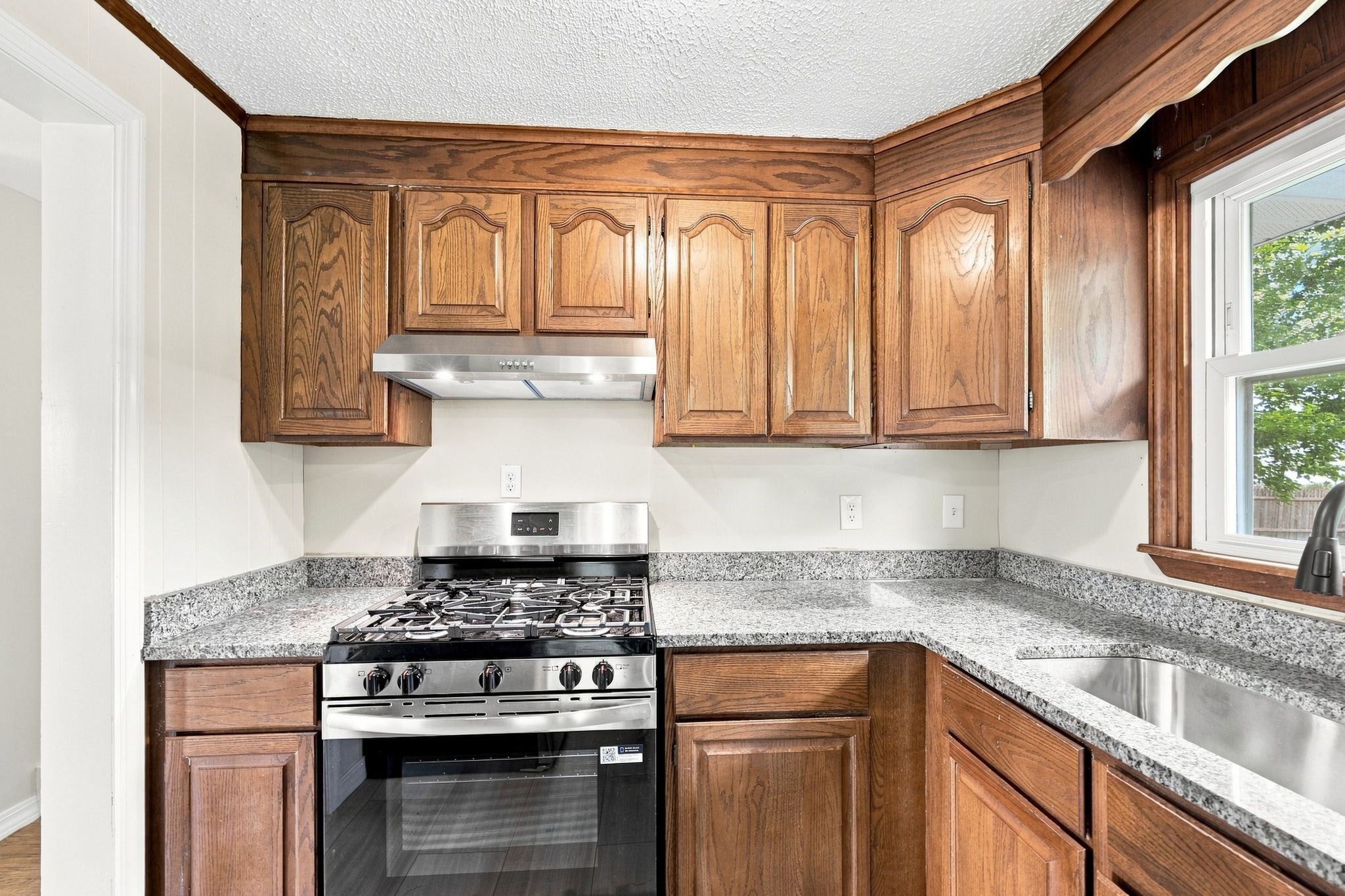 76 Daley St, Chicopee, MA, 76 Daley St, Chicopee, MA Photo #12
