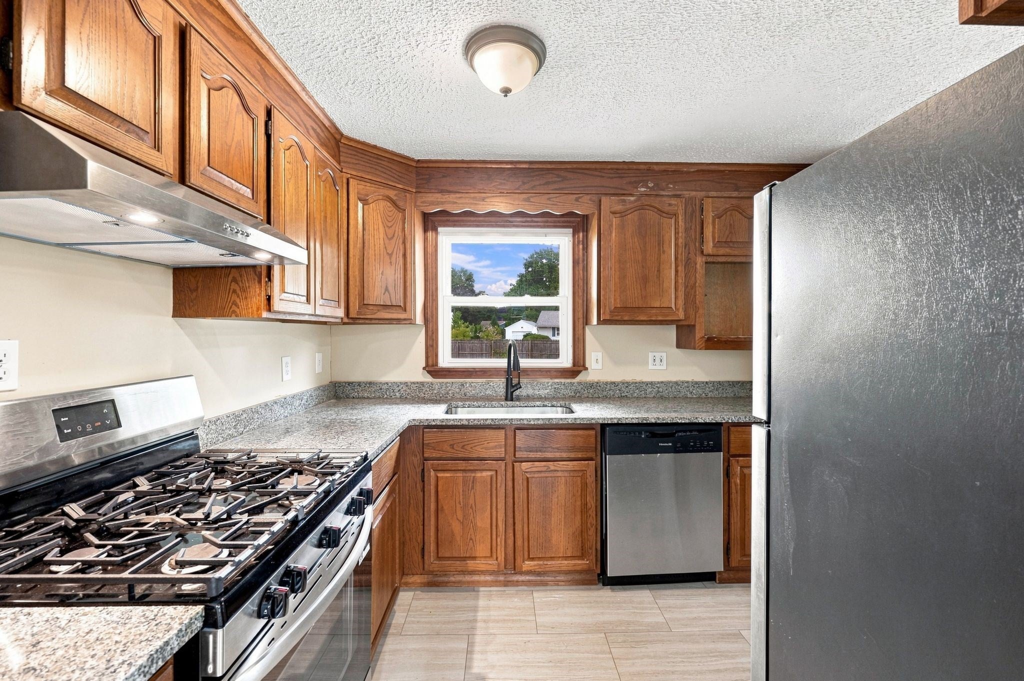 76 Daley St, Chicopee, MA, 76 Daley St, Chicopee, MA Photo #9