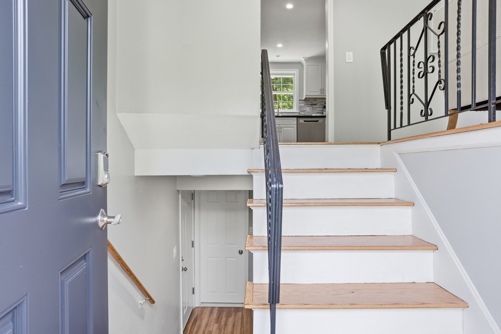 33 Simon Willard Rd