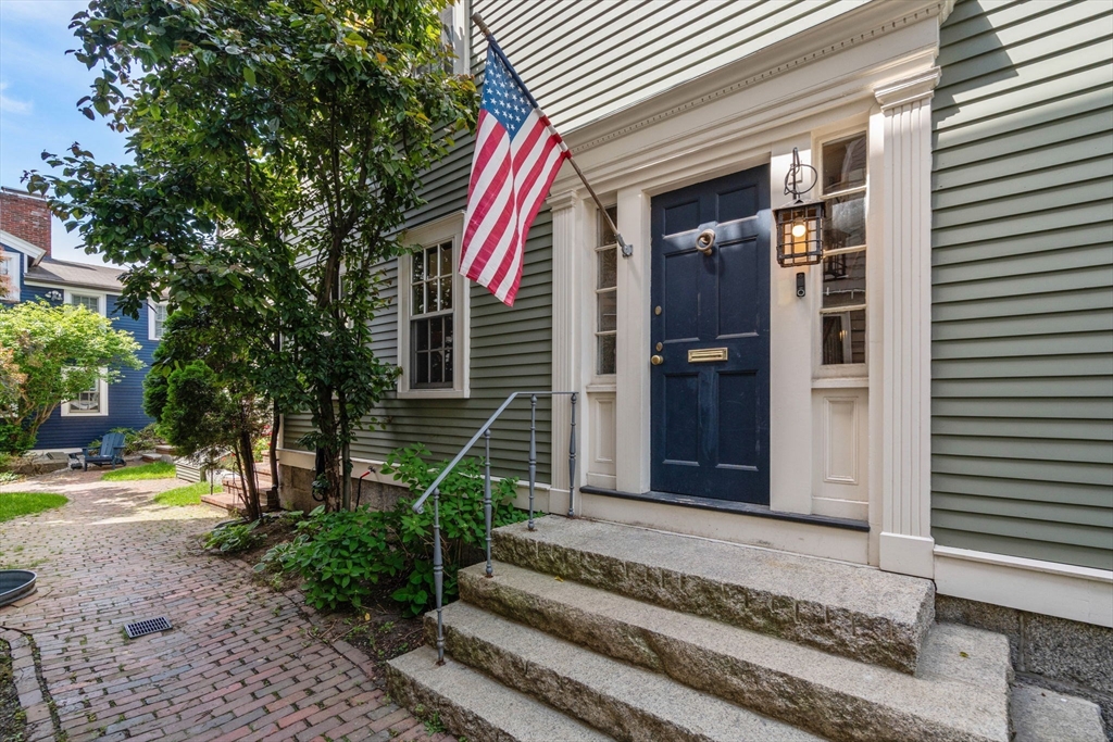 16 Cordis St