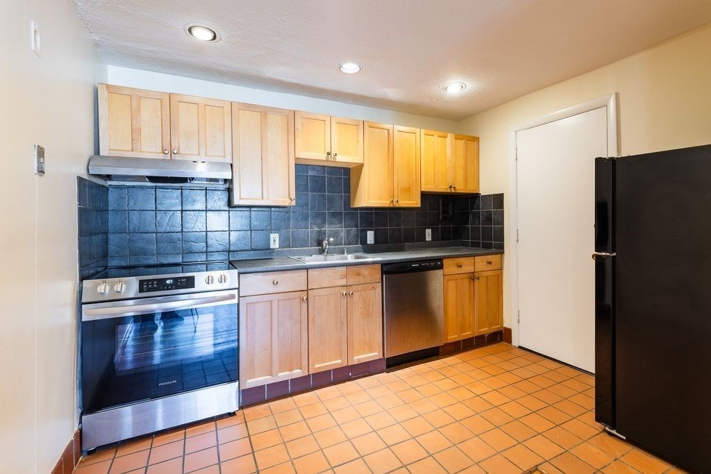 245 Kelton St 21
