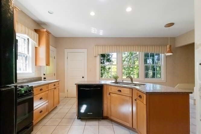 7 Lakeview Terrace, Winchester, MA Photo #23