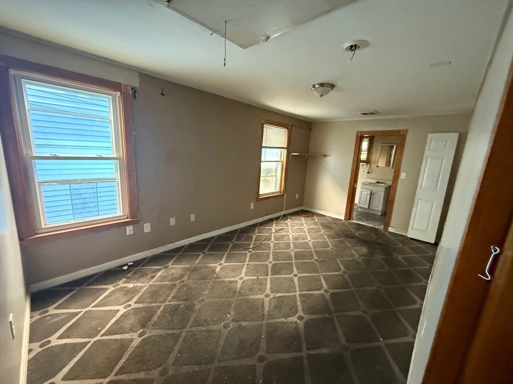 33 Avalon St
