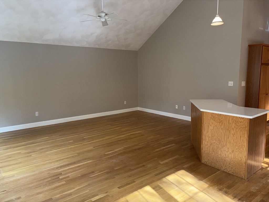 13 Meadowbrook Rd 13A