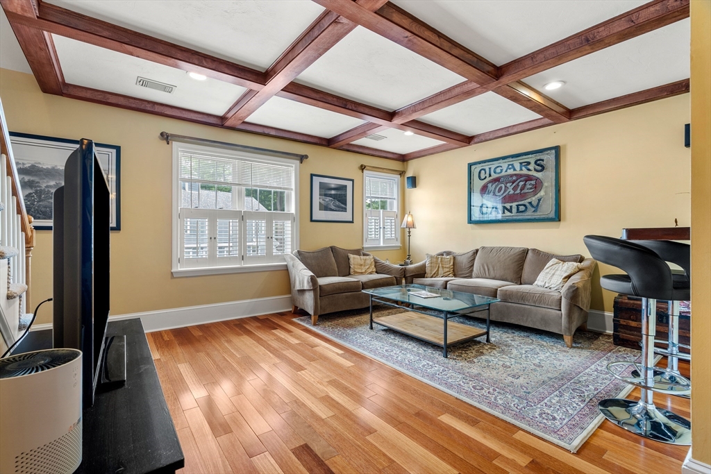 5 Hobart Ln 5
