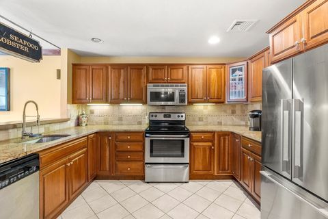 5 Hobart Ln 5 Rockland MA 02370