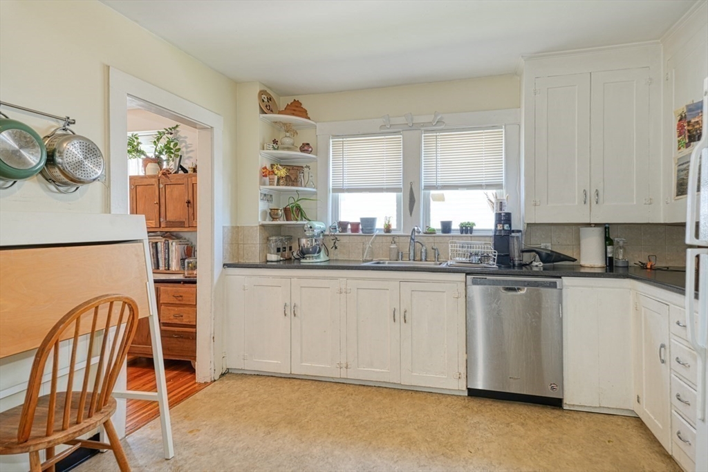 Watertown, Massachusetts 02472, United States, 4 Bedrooms Bedrooms, ,2 BathroomsBathrooms,Residential,Active,160070