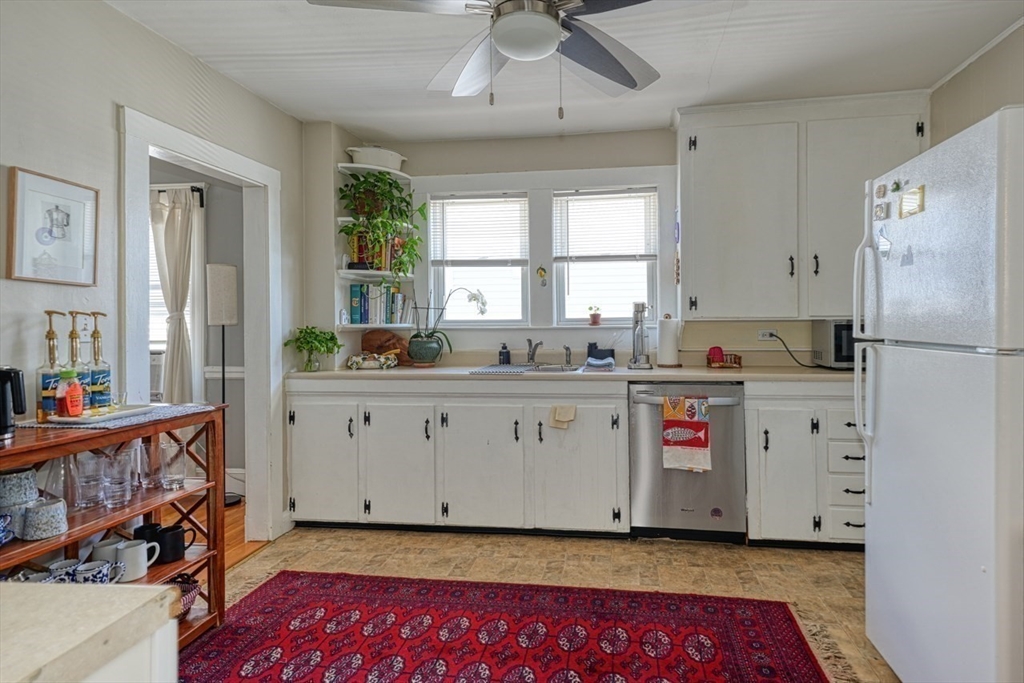 Watertown, Massachusetts 02472, United States, 4 Bedrooms Bedrooms, ,2 BathroomsBathrooms,Residential,Active,160070