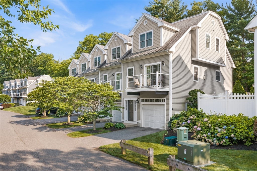 11 Railroad Ave 7